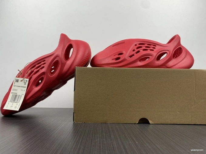 CW3355 Adidas Yeezy Red Foam 1215